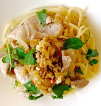 豚かたロース切りおとしとエリンギのパスタ